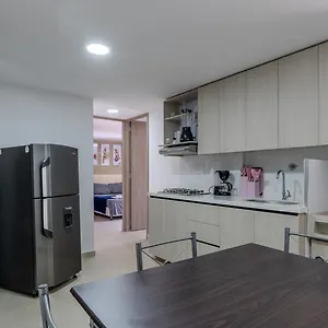  Apartamento En Laureles Con Piscina, Parqueadero 302